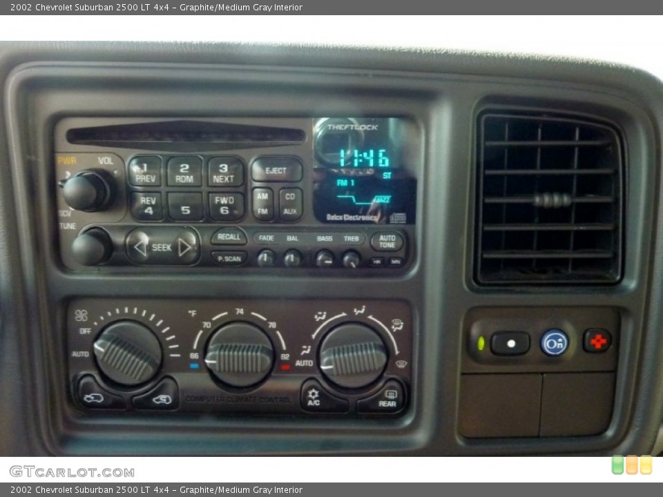 Graphite/Medium Gray Interior Controls for the 2002 Chevrolet Suburban 2500 LT 4x4 #75634829