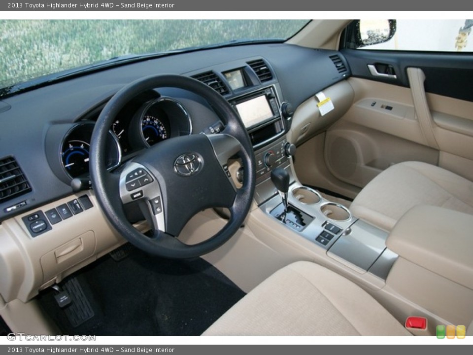 Sand Beige Interior Photo for the 2013 Toyota Highlander Hybrid 4WD #75635808