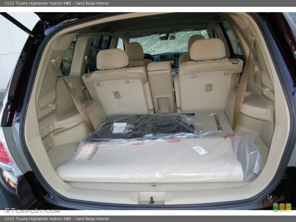 Sand Beige Interior Trunk for the 2013 Toyota Highlander Hybrid 4WD #75635865