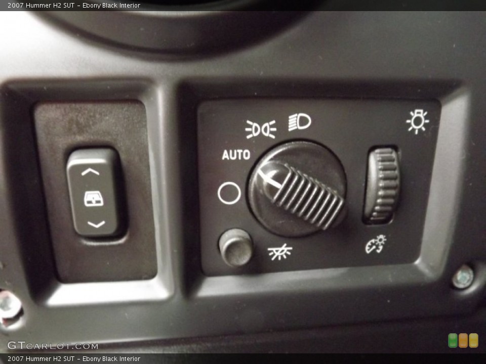 Ebony Black Interior Controls for the 2007 Hummer H2 SUT #75639392