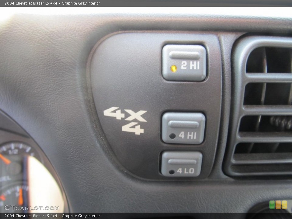 Graphite Gray Interior Controls for the 2004 Chevrolet Blazer LS 4x4 #75643560
