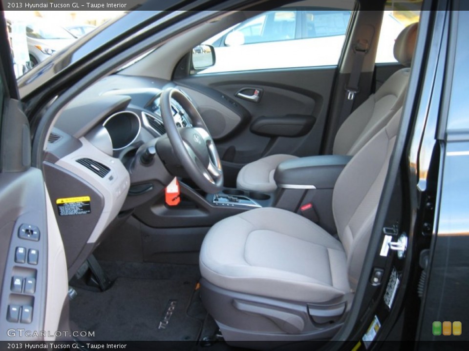 Taupe Interior Photo for the 2013 Hyundai Tucson GL #75651287