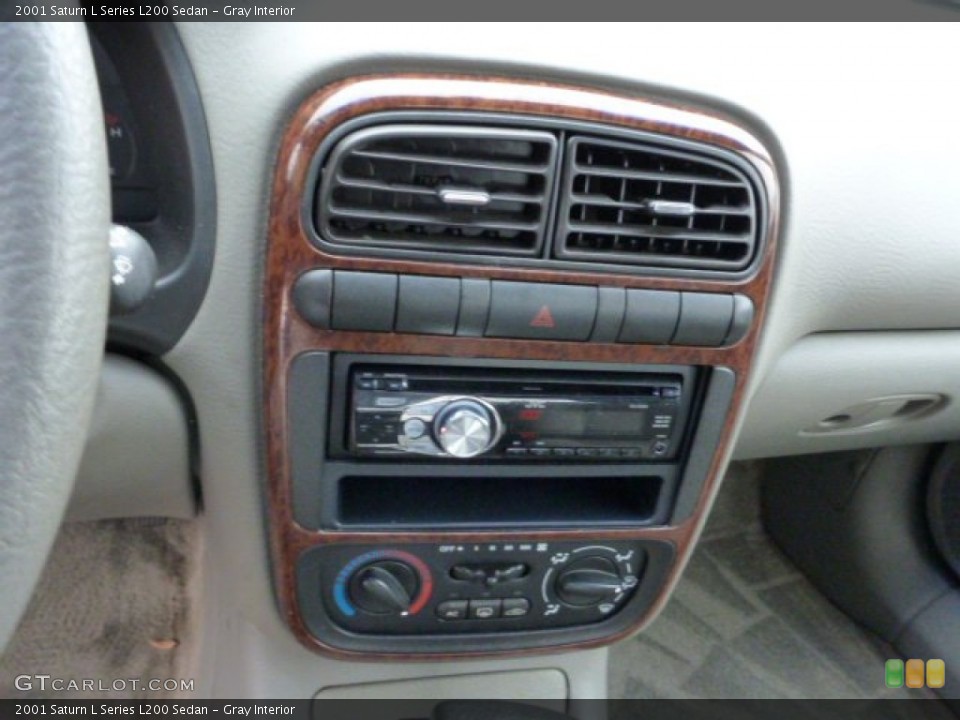 Gray Interior Controls for the 2001 Saturn L Series L200 Sedan #75668658