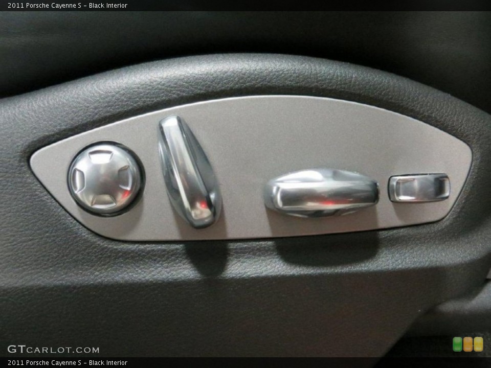 Black Interior Controls for the 2011 Porsche Cayenne S #75687480