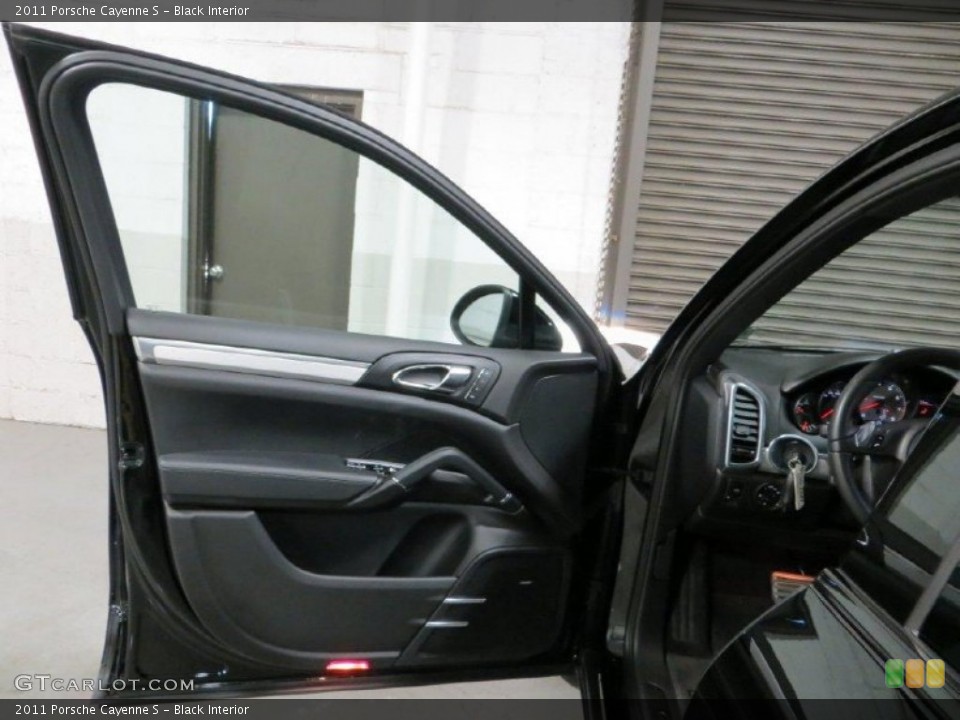 Black Interior Door Panel for the 2011 Porsche Cayenne S #75687768