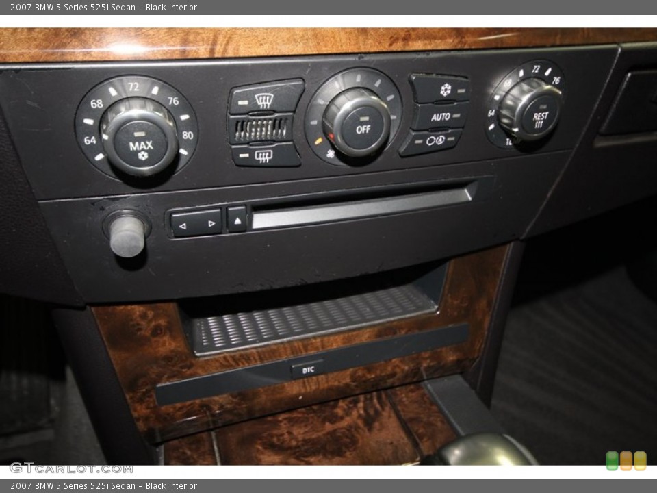 Black Interior Controls for the 2007 BMW 5 Series 525i Sedan #75714792