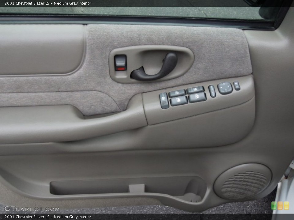 Medium Gray Interior Door Panel for the 2001 Chevrolet Blazer LS #75717570