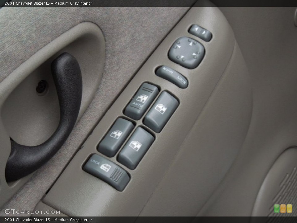 Medium Gray Interior Controls for the 2001 Chevrolet Blazer LS #75717585