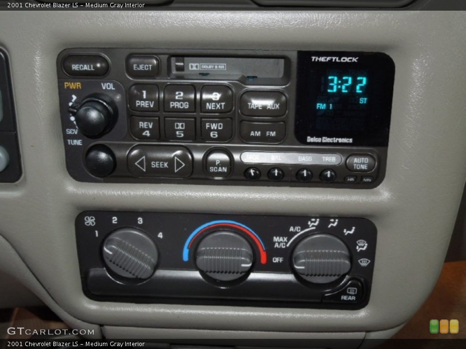 Medium Gray Interior Controls for the 2001 Chevrolet Blazer LS #75717597