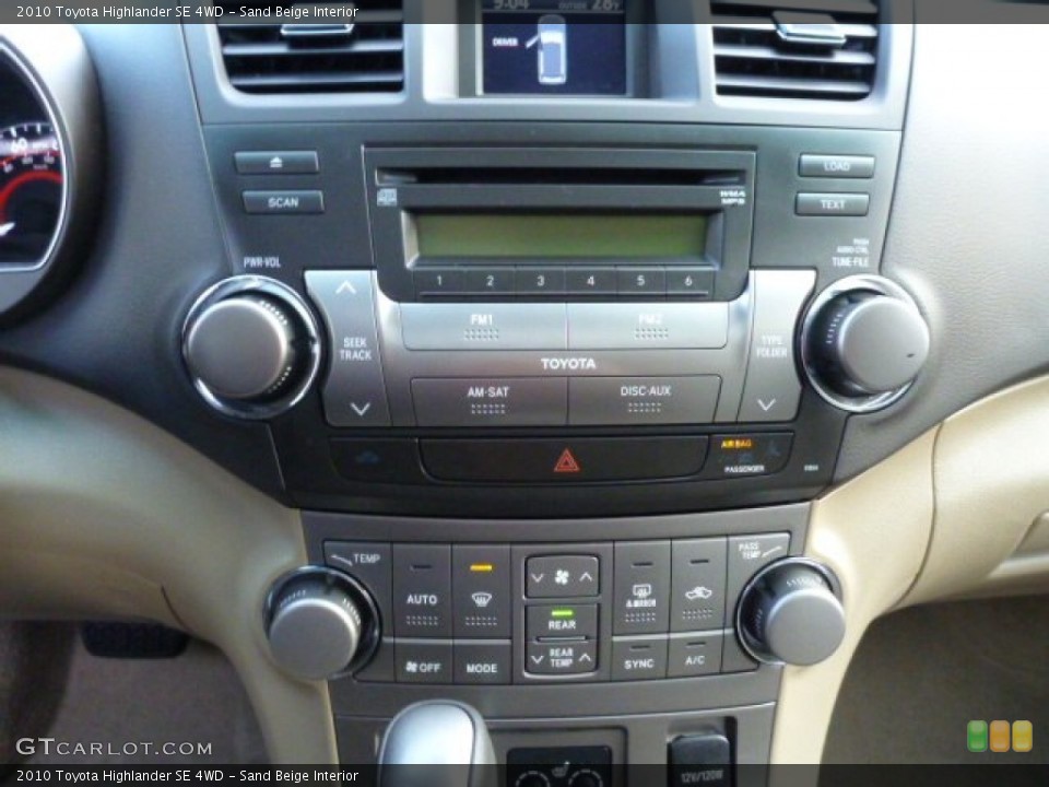 Sand Beige Interior Controls for the 2010 Toyota Highlander SE 4WD #75732885