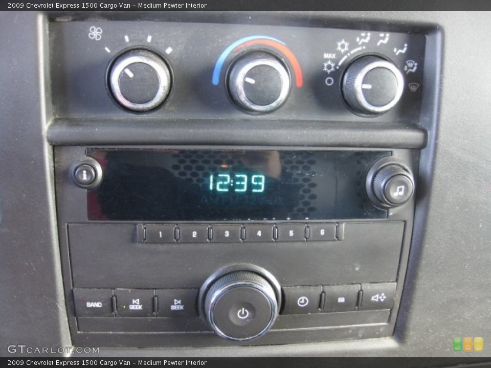 Medium Pewter Interior Controls for the 2009 Chevrolet Express 1500 Cargo Van #75753023