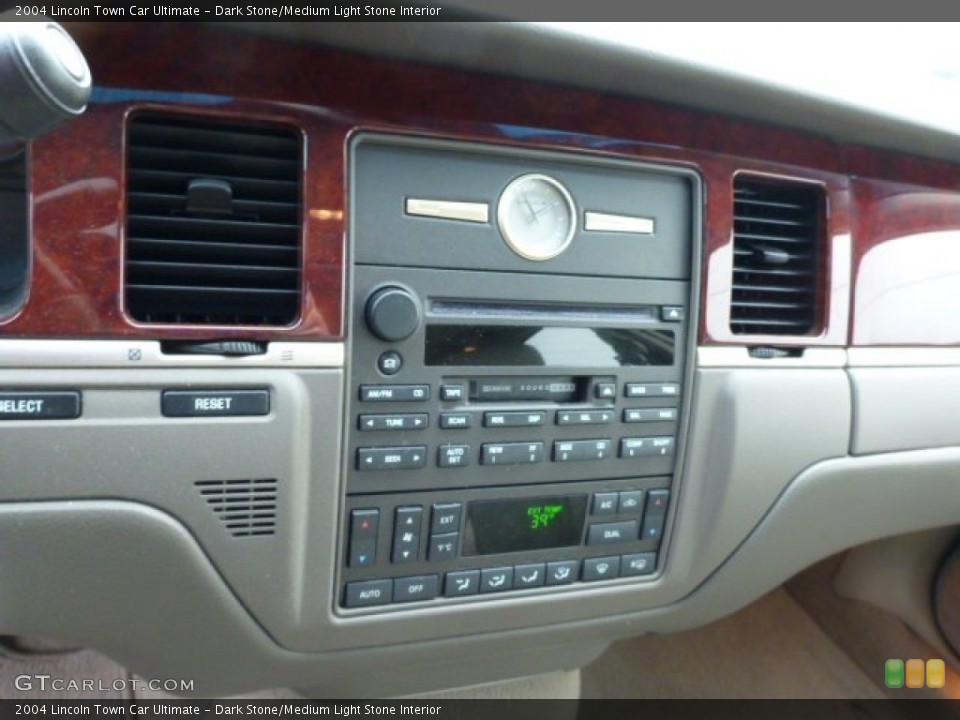 Dark Stone/Medium Light Stone Interior Controls for the 2004 Lincoln Town Car Ultimate #75759864