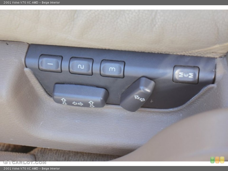Beige Interior Controls for the 2001 Volvo V70 XC AWD #75773971