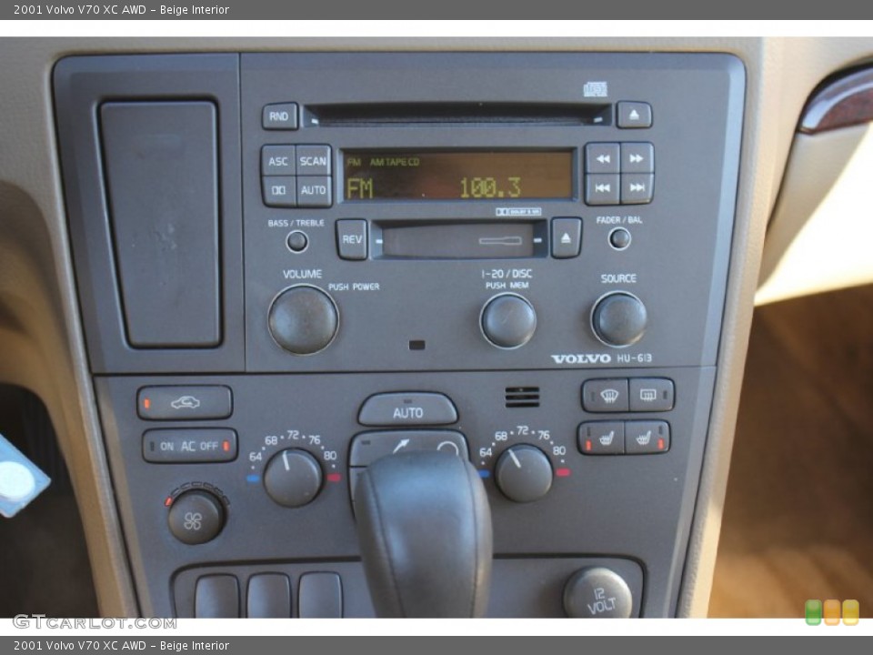 Beige Interior Controls for the 2001 Volvo V70 XC AWD #75774011