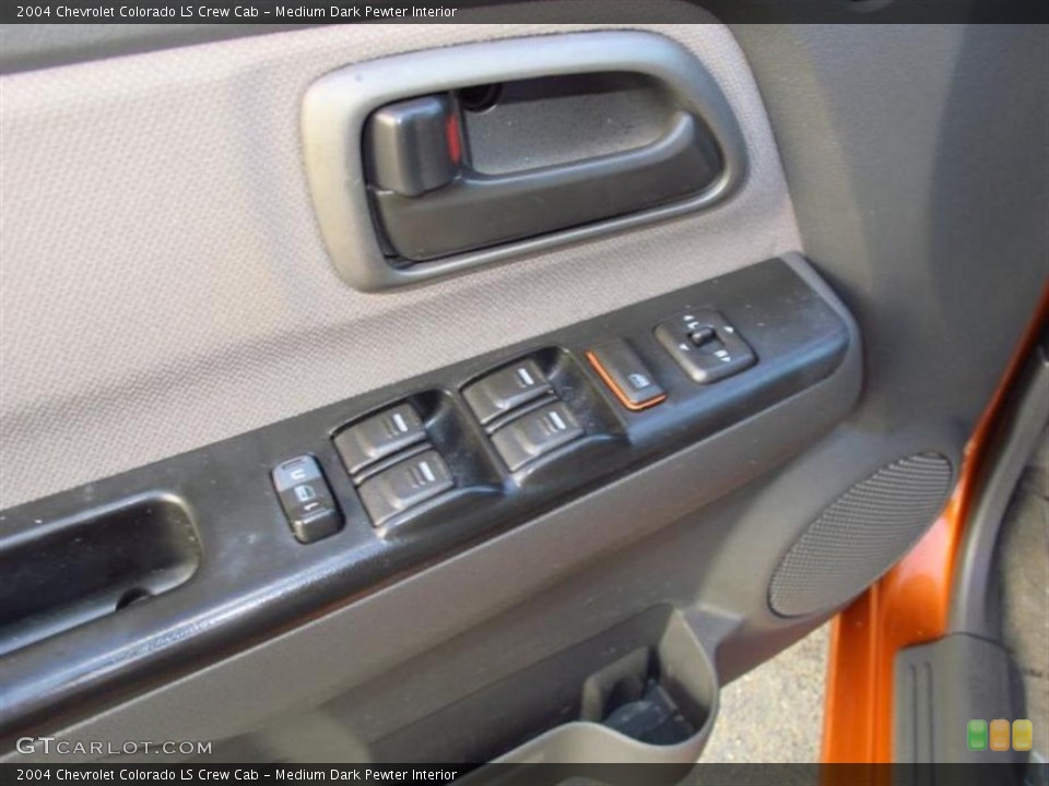 Medium Dark Pewter Interior Controls for the 2004 Chevrolet Colorado LS Crew Cab #75824027
