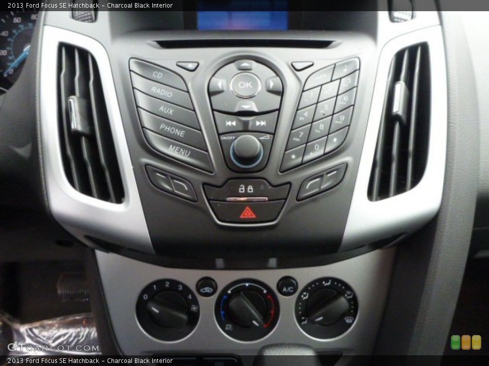Charcoal Black Interior Controls for the 2013 Ford Focus SE Hatchback #75824482