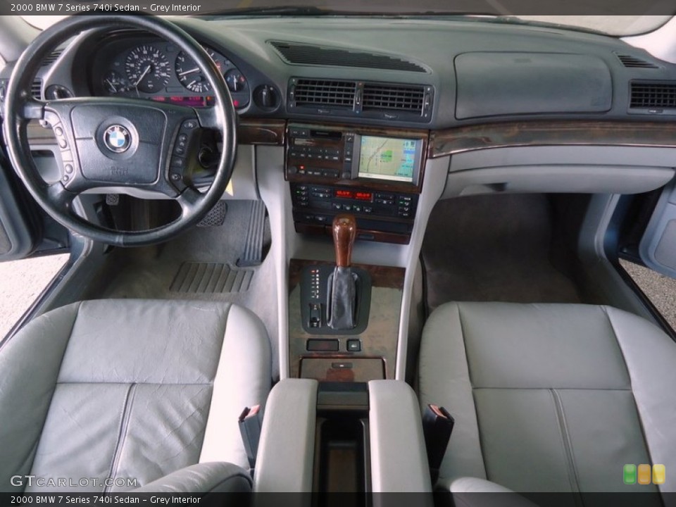 Grey Interior Dashboard for the 2000 BMW 7 Series 740i Sedan #75829762