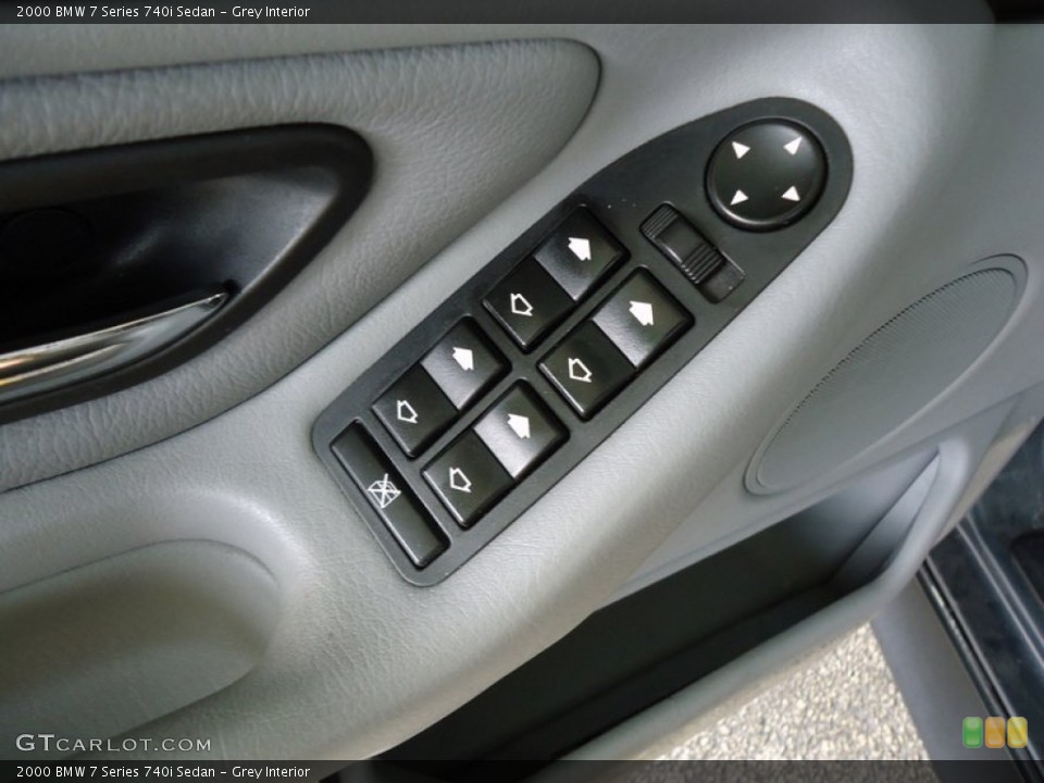 Grey Interior Controls for the 2000 BMW 7 Series 740i Sedan #75830642
