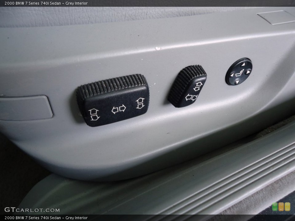Grey Interior Controls for the 2000 BMW 7 Series 740i Sedan #75830662