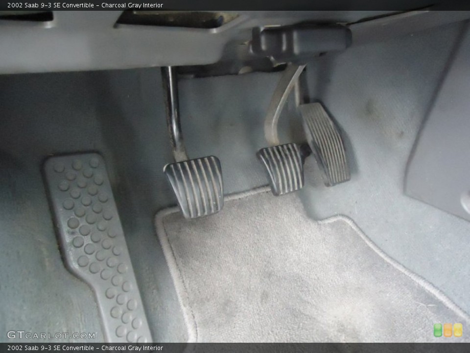 Charcoal Gray Interior Controls for the 2002 Saab 9-3 SE Convertible #75854084