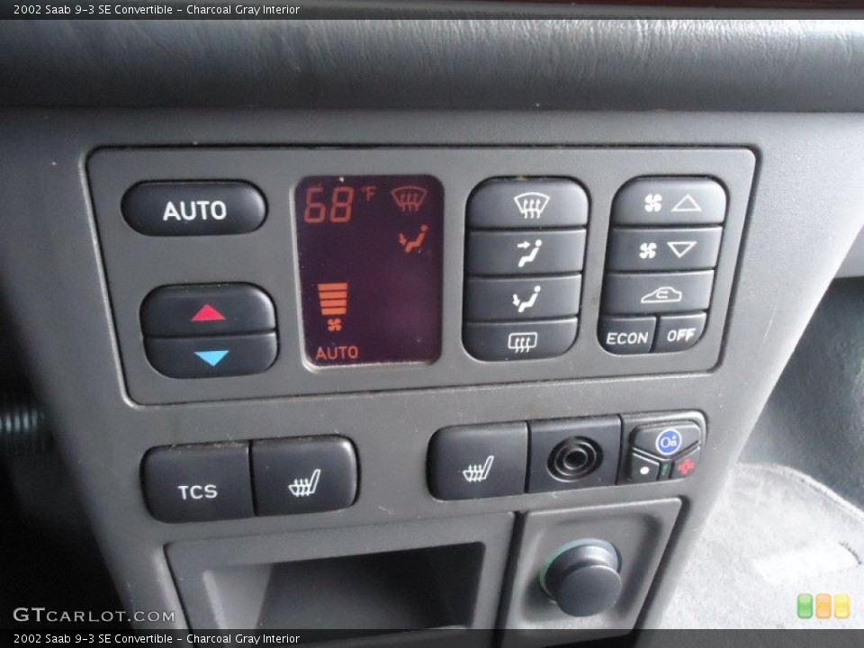 Charcoal Gray Interior Controls for the 2002 Saab 9-3 SE Convertible #75854413