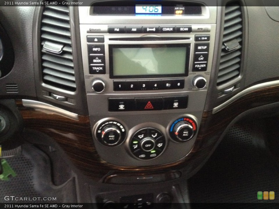 Gray Interior Controls for the 2011 Hyundai Santa Fe SE AWD #75883766