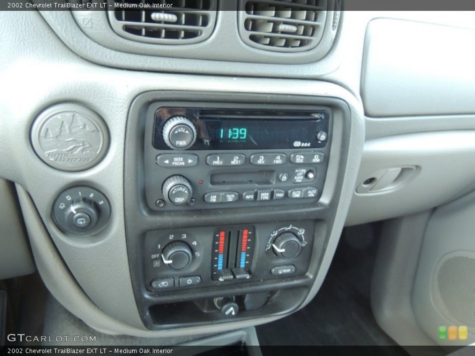 Medium Oak Interior Controls for the 2002 Chevrolet TrailBlazer EXT LT #75894197