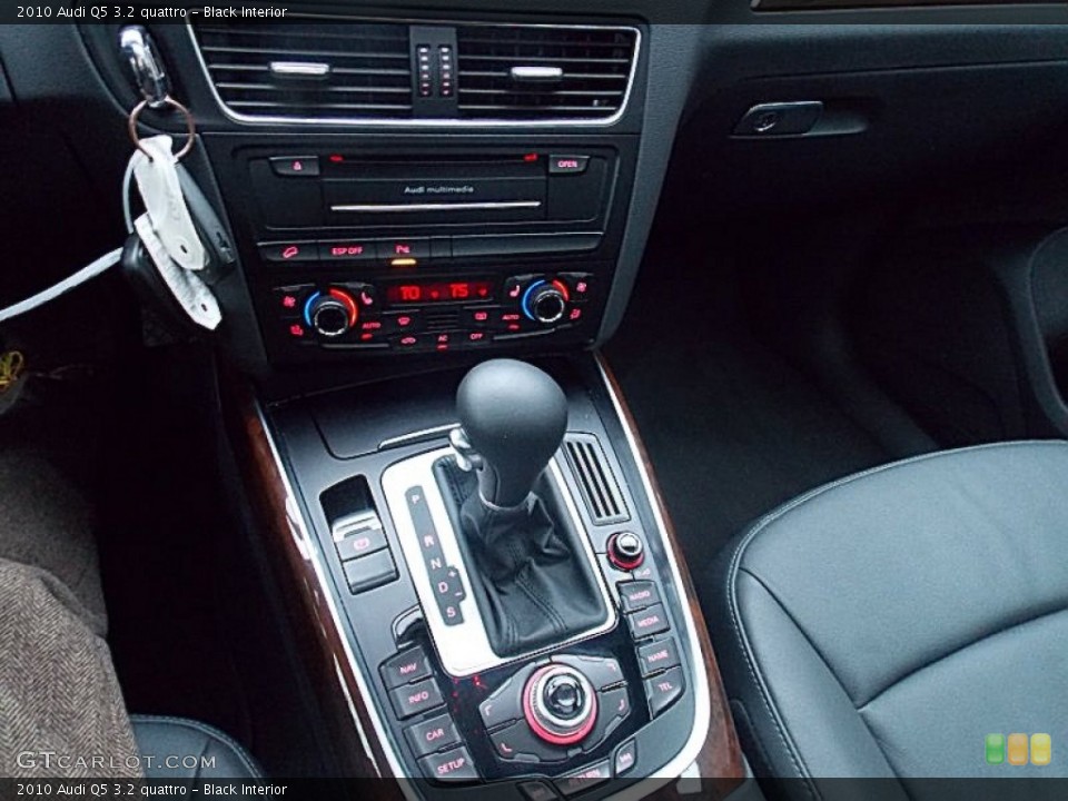 Black Interior Controls for the 2010 Audi Q5 3.2 quattro #75900215