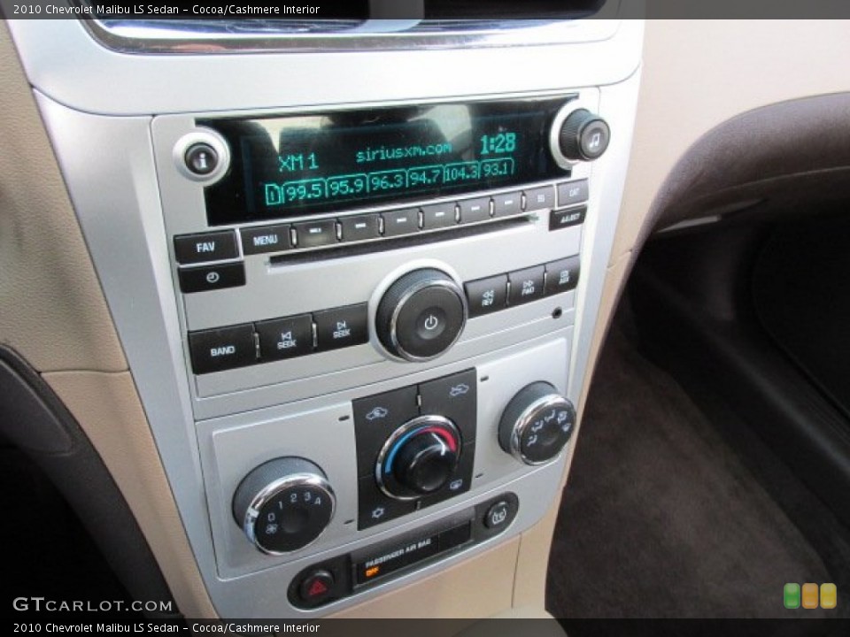 Cocoa/Cashmere Interior Controls for the 2010 Chevrolet Malibu LS Sedan #75903620
