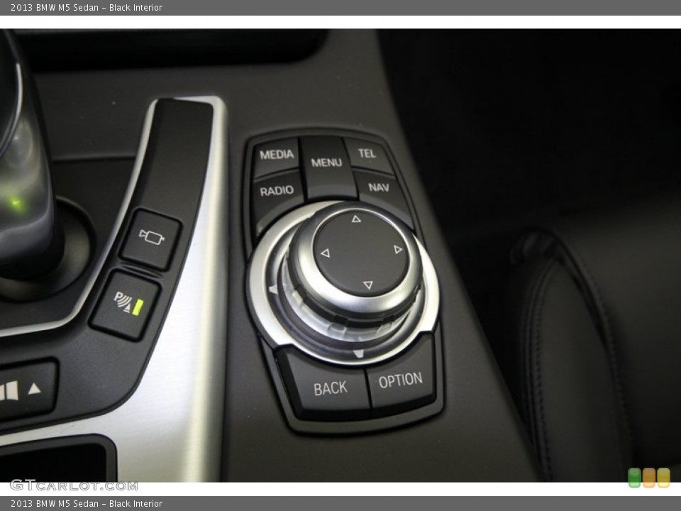 Black Interior Controls for the 2013 BMW M5 Sedan #75908330