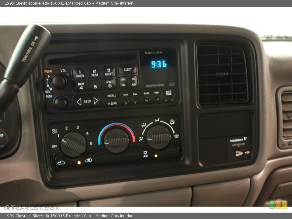 Medium Gray Interior Controls for the 1999 Chevrolet Silverado 1500 LS Extended Cab #75913979