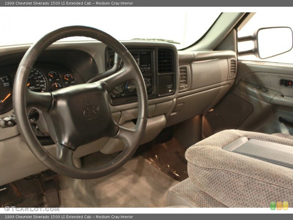 Medium Gray Interior Dashboard for the 1999 Chevrolet Silverado 1500 LS Extended Cab #75914051