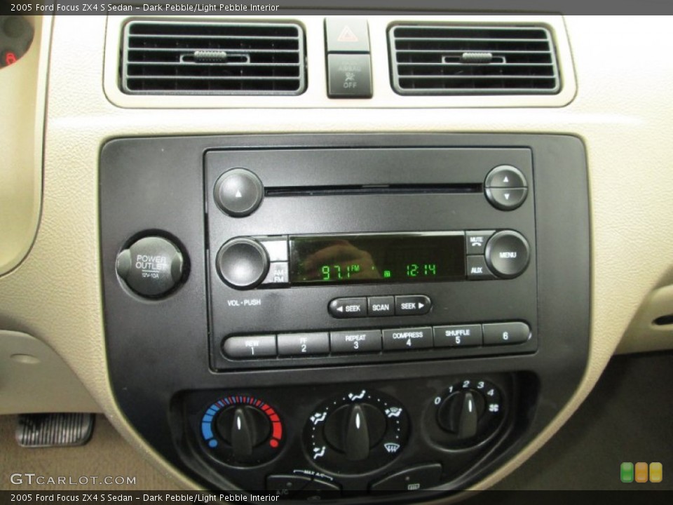 Dark Pebble/Light Pebble Interior Controls for the 2005 Ford Focus ZX4 S Sedan #75958159