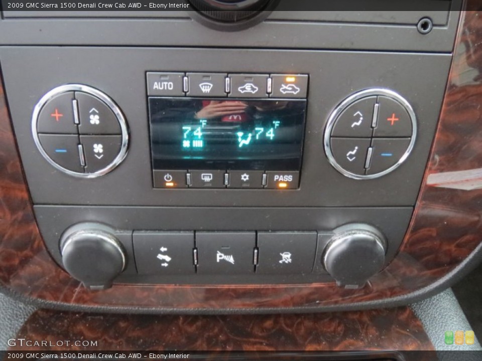 Ebony Interior Controls for the 2009 GMC Sierra 1500 Denali Crew Cab AWD #75965157