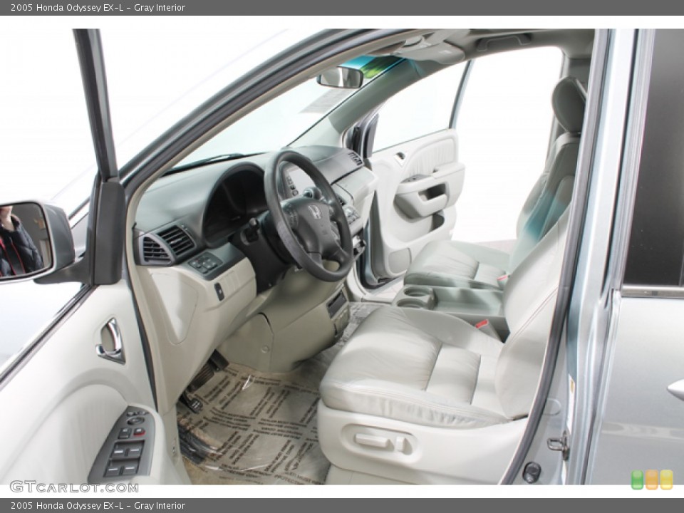 Gray Interior Photo for the 2005 Honda Odyssey EX-L #75967617