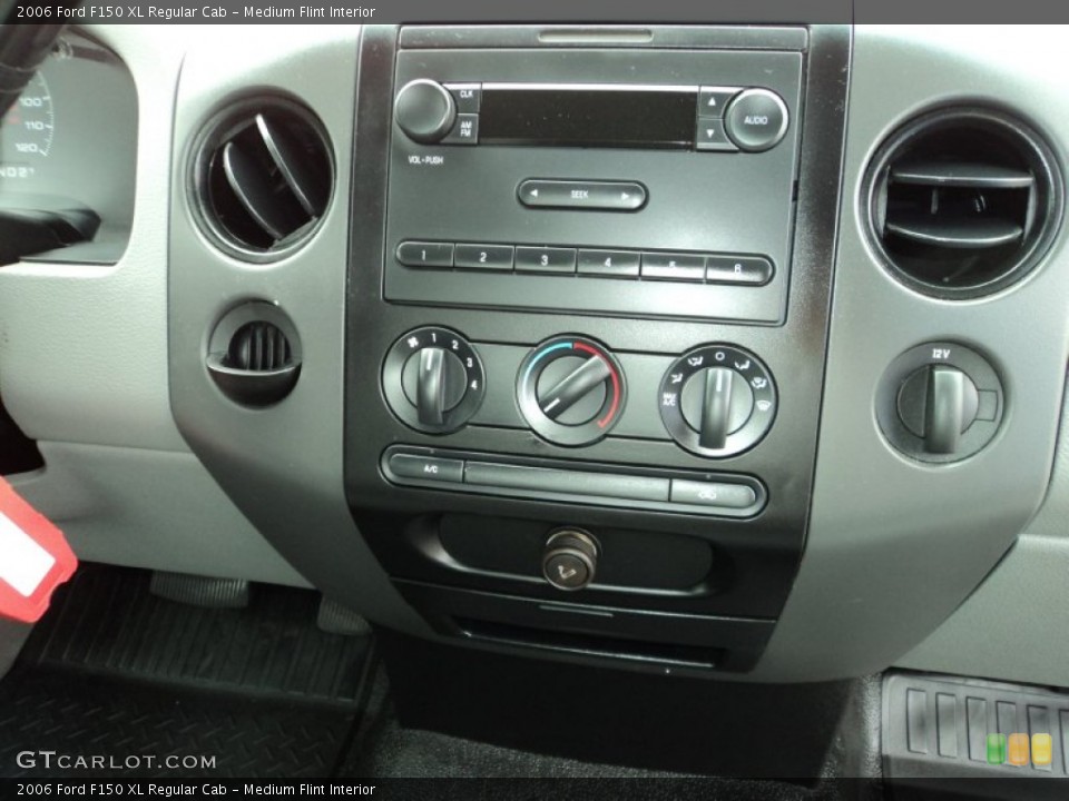 Medium Flint Interior Controls for the 2006 Ford F150 XL Regular Cab #75990090