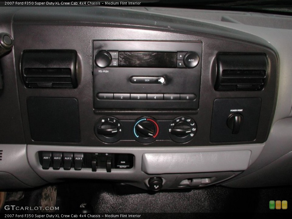 Medium Flint Interior Controls for the 2007 Ford F350 Super Duty XL Crew Cab 4x4 Chassis #76000542