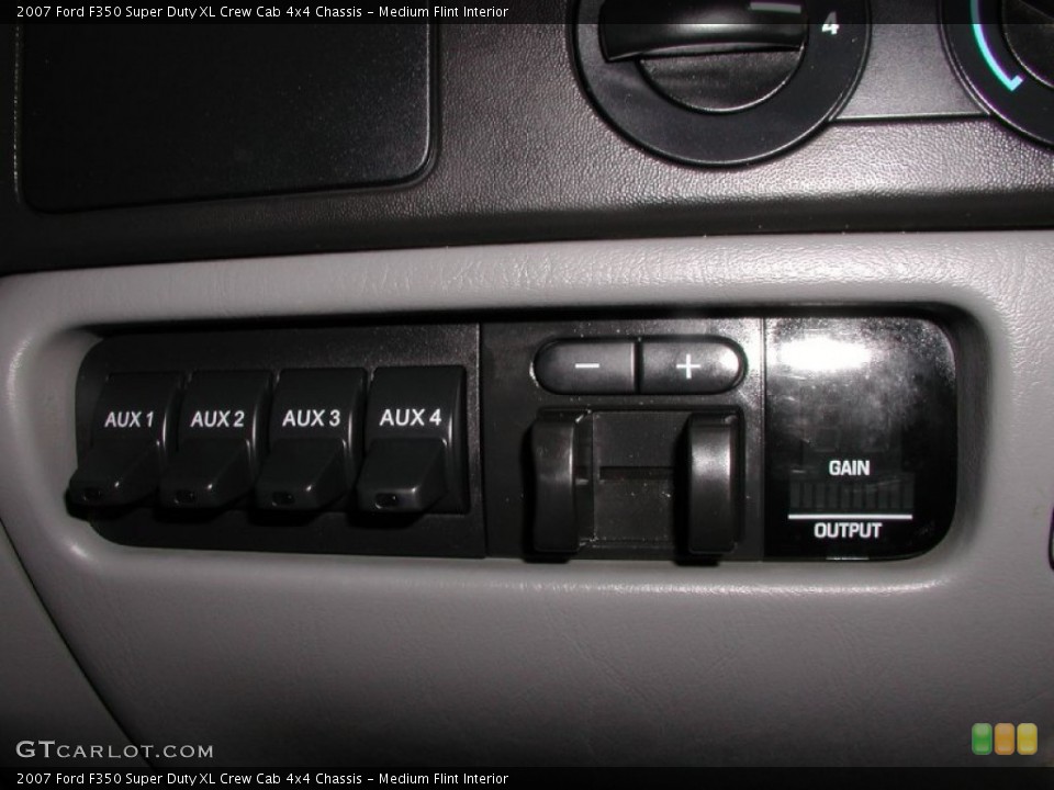 Medium Flint Interior Controls for the 2007 Ford F350 Super Duty XL Crew Cab 4x4 Chassis #76000573