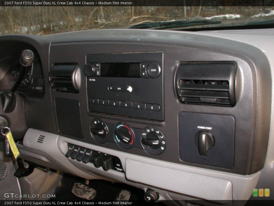 Medium Flint Interior Controls for the 2007 Ford F350 Super Duty XL Crew Cab 4x4 Chassis #76000705