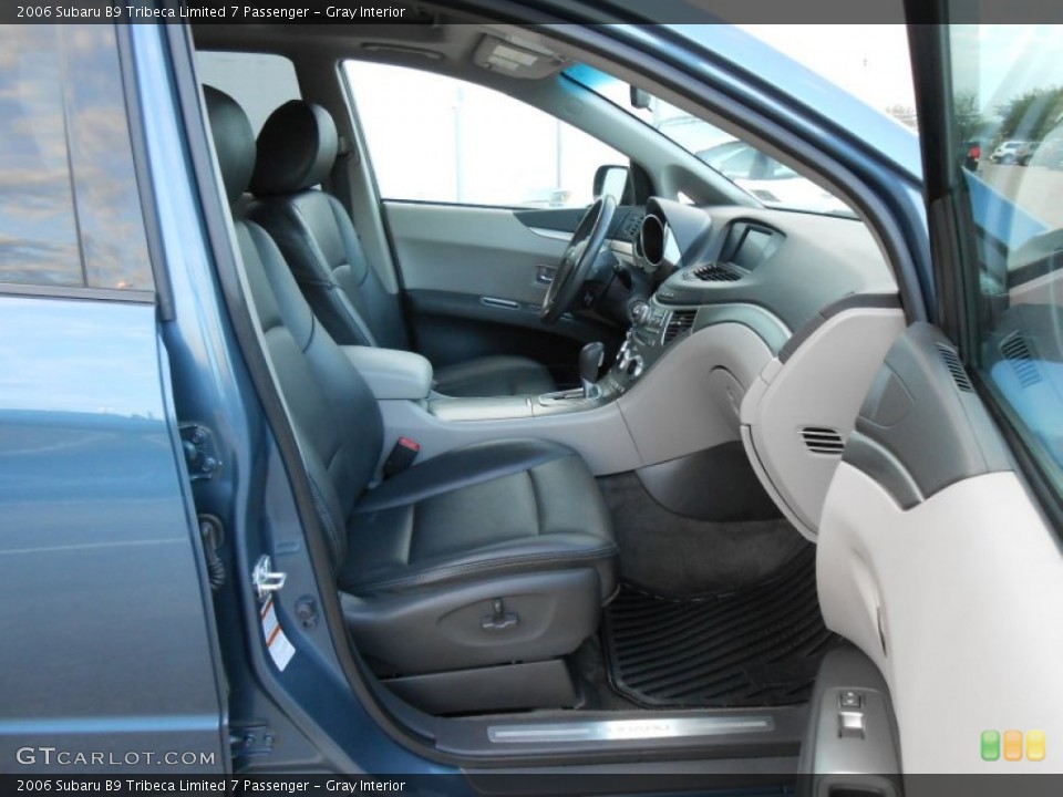 Gray Interior Photo for the 2006 Subaru B9 Tribeca Limited 7 Passenger #76007611