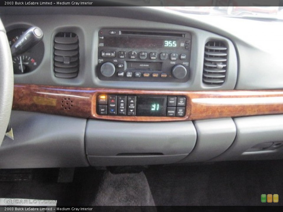 Medium Gray Interior Controls for the 2003 Buick LeSabre Limited #76008613