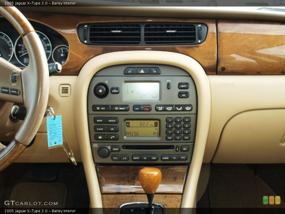Barley Interior Dashboard for the 2005 Jaguar X-Type 3.0 #76012549