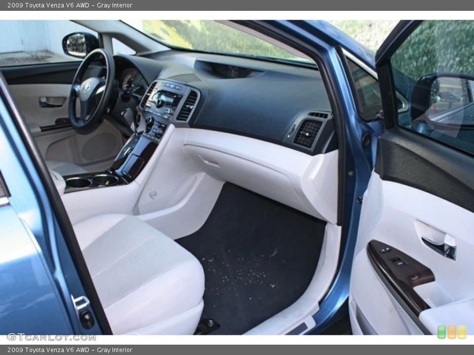 Gray Interior Photo for the 2009 Toyota Venza V6 AWD #76022493