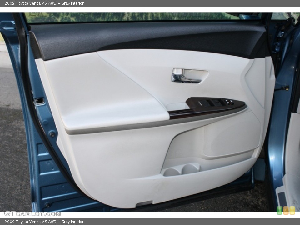 Gray Interior Door Panel for the 2009 Toyota Venza V6 AWD #76022595