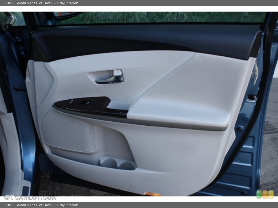 Gray Interior Door Panel for the 2009 Toyota Venza V6 AWD #76022612