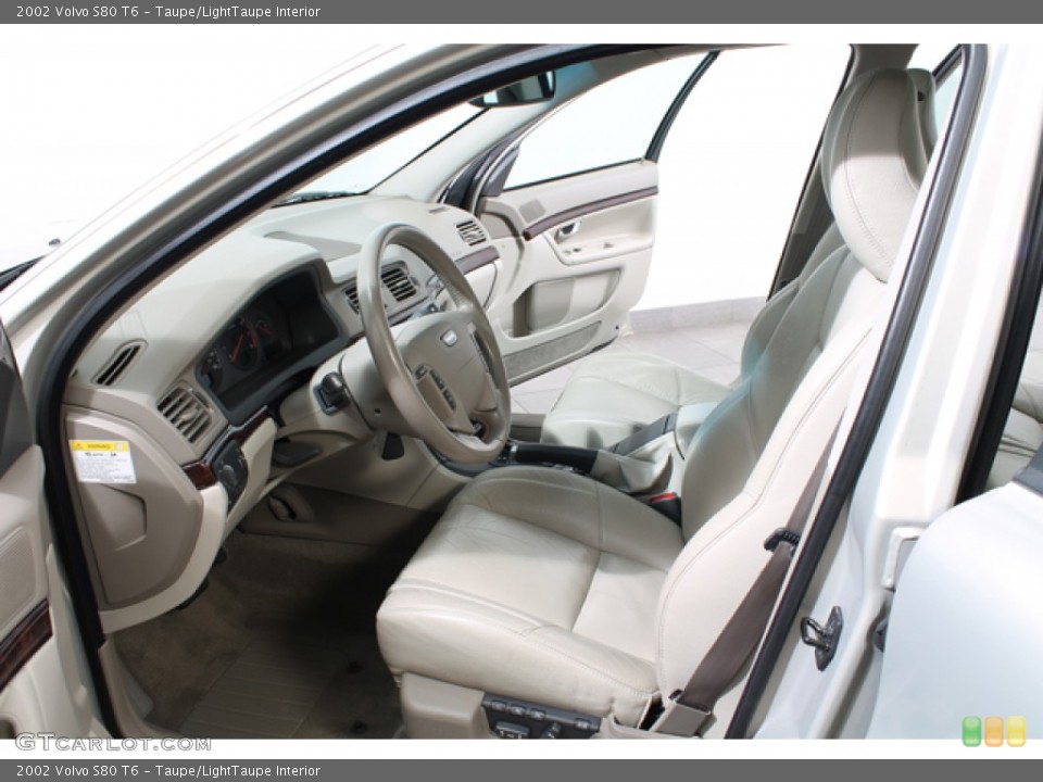 Taupe/LightTaupe Interior Photo for the 2002 Volvo S80 T6 #76033332