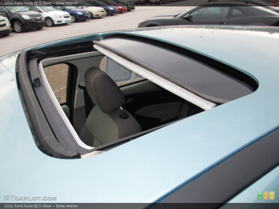 Stone Interior Sunroof for the 2012 Ford Focus SE 5-Door #76034670