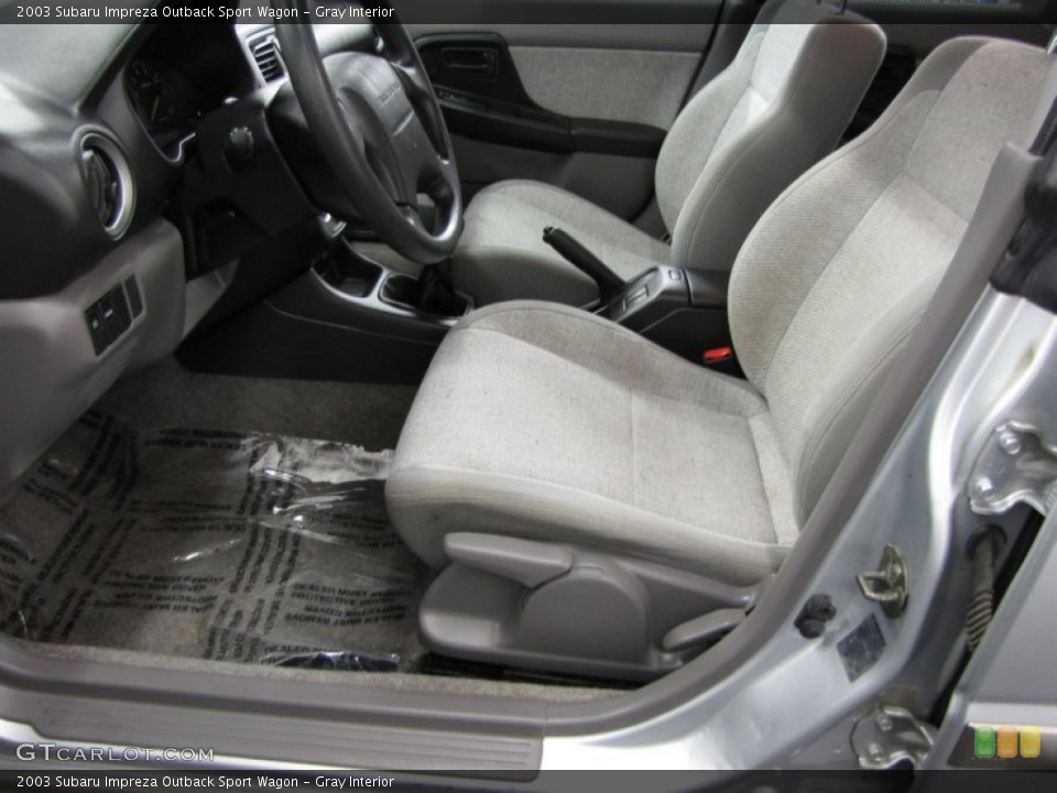 Gray Interior Photo for the 2003 Subaru Impreza Outback Sport Wagon #76081592