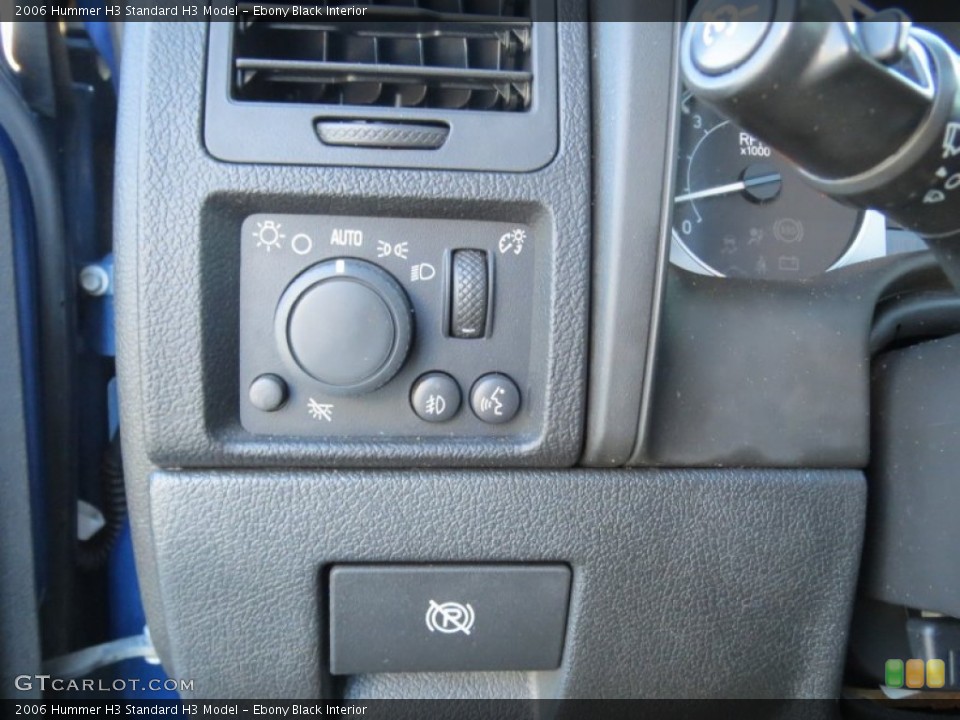 Ebony Black Interior Controls for the 2006 Hummer H3  #76082651