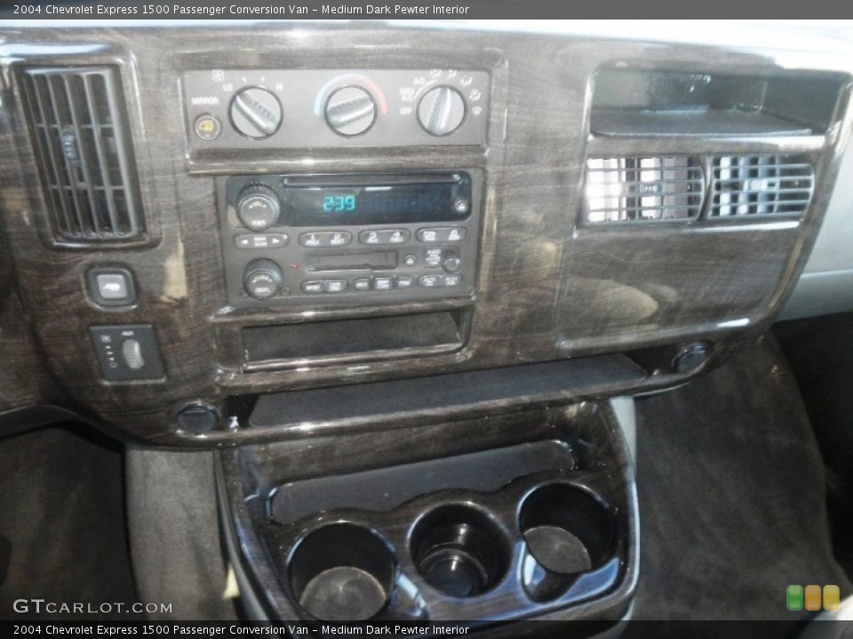 Medium Dark Pewter Interior Controls for the 2004 Chevrolet Express 1500 Passenger Conversion Van #76117683